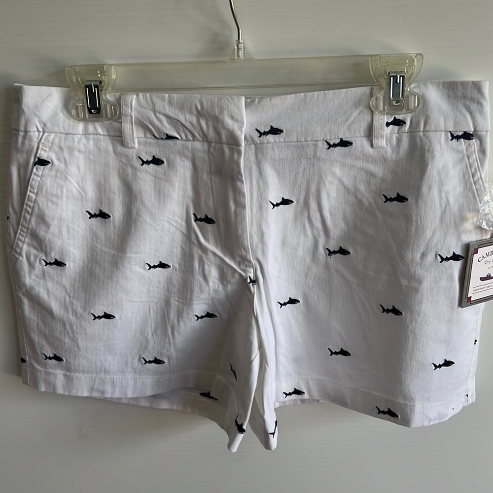 NWT Cambridge Dry Goods size 6 white with blue embroidered sharks cotton shorts